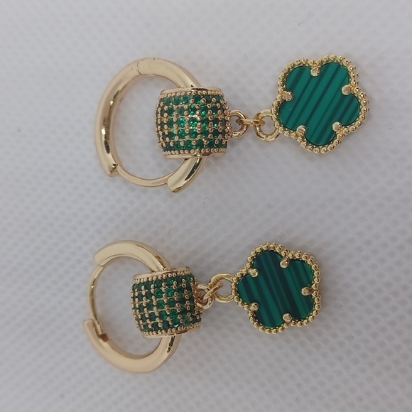 Jewelry - EARRINGS GOLD PLATED!